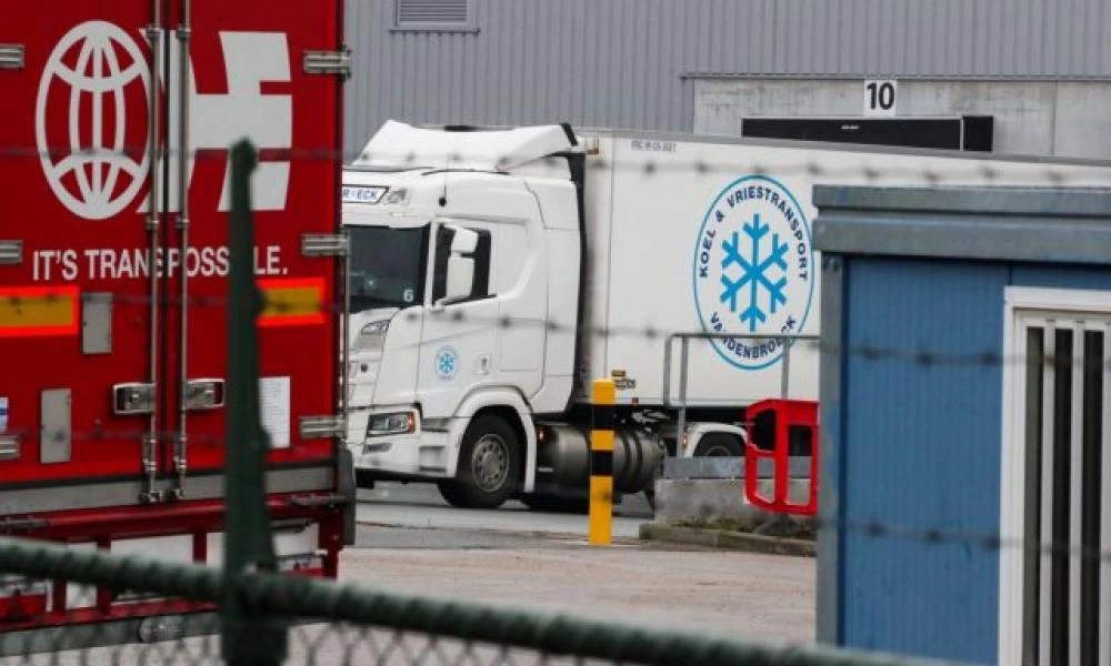 Κορονοϊός: Παραδόθηκε η πρώτη παρτίδα εμβολίων στη Βρετανία – Φυλάσσονται σε μυστική τοποθεσία